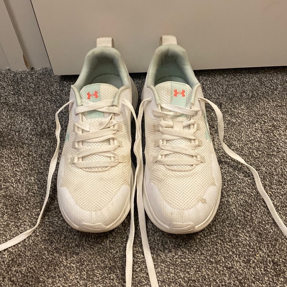 Under armour tennis shoes - Picture 1 of 6